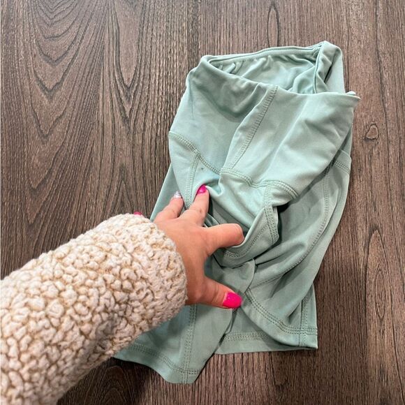 NWOT Forever21 Mint Green Athletic Bike Shorts Size S - Picture 3 of 6